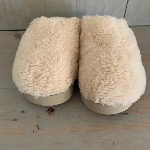UGG FUZZ SUGAR CLOG SLIPPERS natural   womens us 11 NEW - Picture 6 of 12